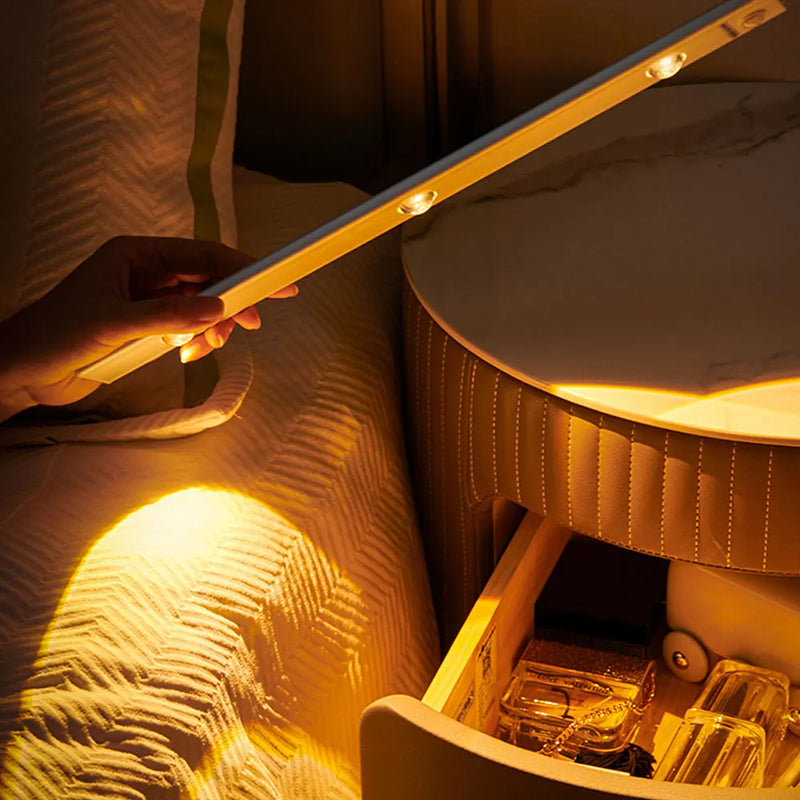 Luz Nocturna LED con Sensor de Movimiento USB Recargable